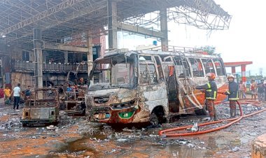 সিএনজি পাম্পে ভয়াবহ বিস্ফোরণ, পুড়ল ১০ গাড়ি