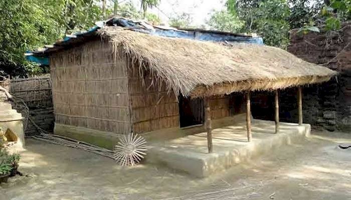 হারিয়ে যাচ্ছে ছনের ঘর