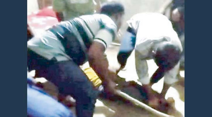 গ্রামের সালিশে ডাব ‘চুরির’ ক্ষতিপূরণ ২ লাখ টাকা